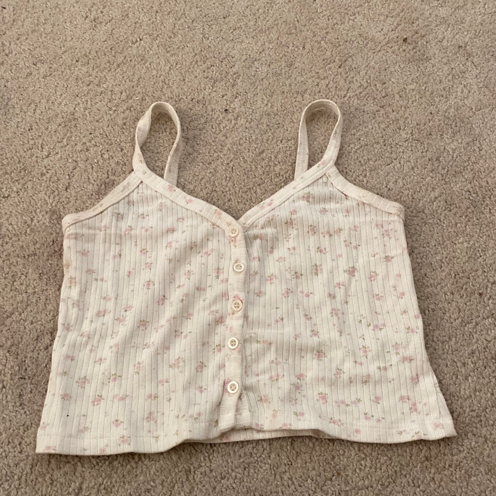 croped button top